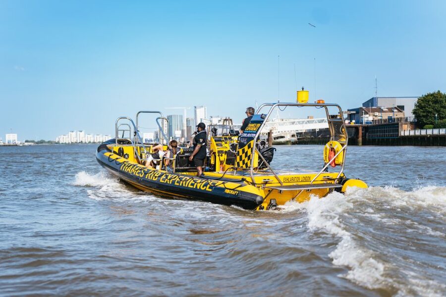 London: 45-Minute Speedboat Sightseeing Tour - What the speed feels like