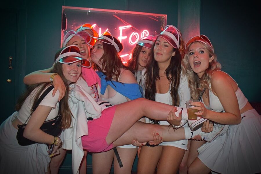 London: Bar and Club Crawl to 5 Central London Venues - Who should book this crawl?