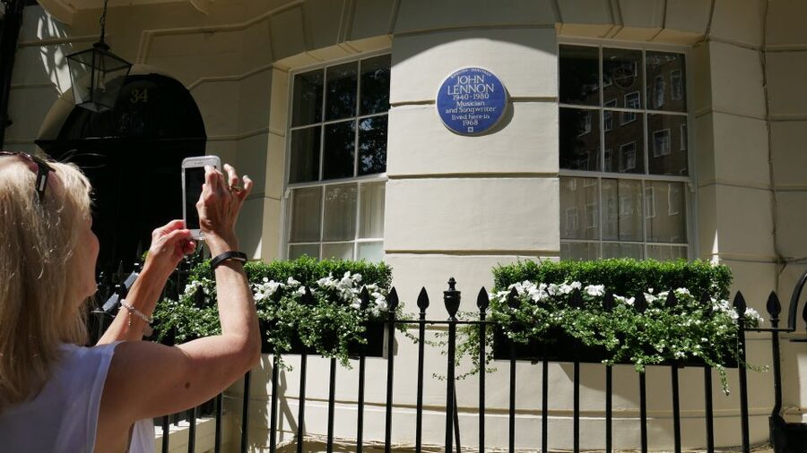 London: Beatles Tour by Black Taxi - Beatles songs, stories and the guide’s style
