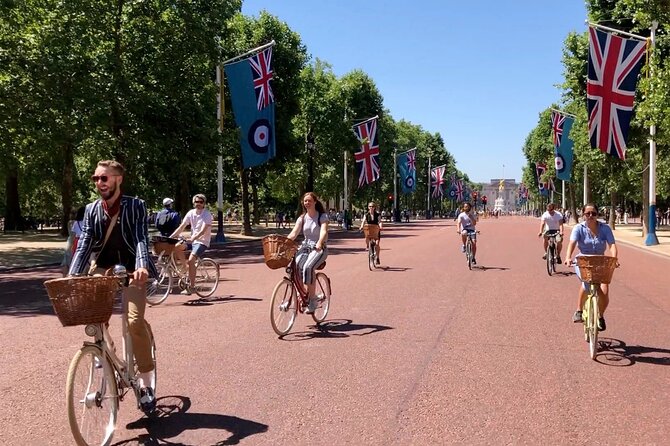 London Bike Tour: Landmarks, Secret Gems, Pub Stop & Street Art - Westminster’s lanes, abbey and royal park