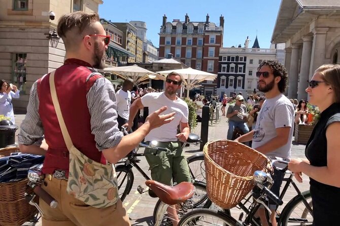 London Bike Tour: Landmarks, Secret Gems, Pub Stop & Street Art - Trafalgar Square and a Covent Garden pub