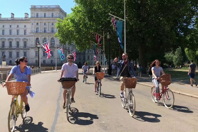 London Bike Tour: Landmarks, Secret Gems, Pub Stop & Street Art - What the pace, group size and price mean