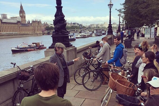 London Bike Tour: Landmarks, Secret Gems, Pub Stop & Street Art - The Mall and Buckingham Palace