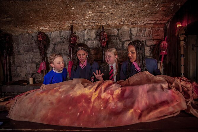 London Bridge Experience and Tombs - Through the scenes: history, characters and scares
