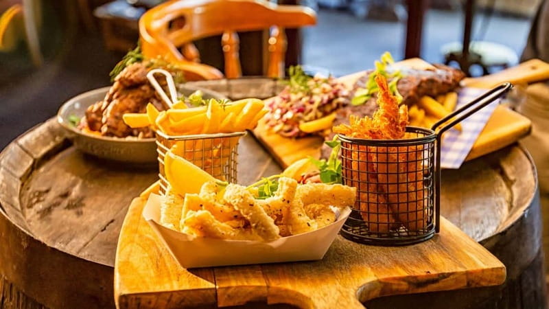 London: British Food Treasure Hunt With Gourmaze - The British treat, pub lunch, and dessert