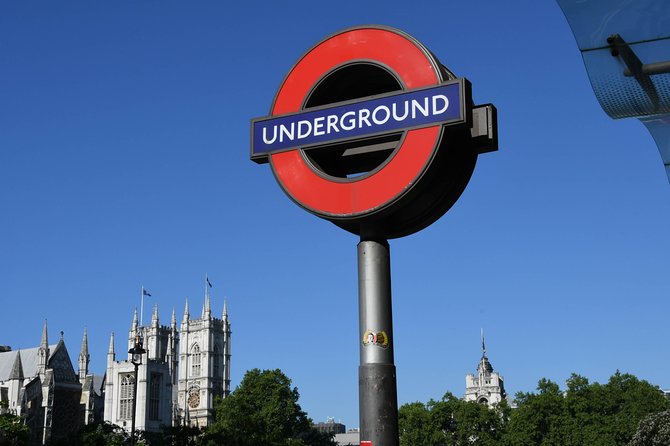 London: Buckingham Palace & Big Ben (& Westminster Abbey entry) - What the guide adds
