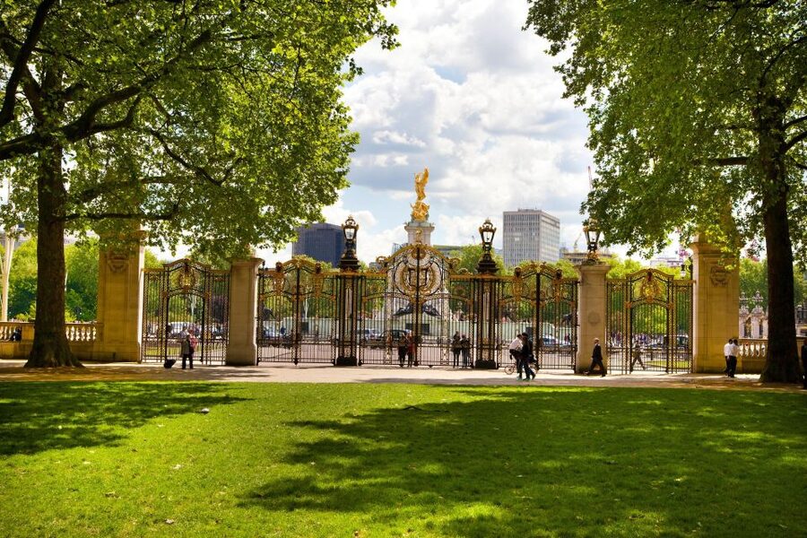 London: Buckingham Palace & Changing of the Guard Experience - Two hours of royal London, with a ceremony at its center