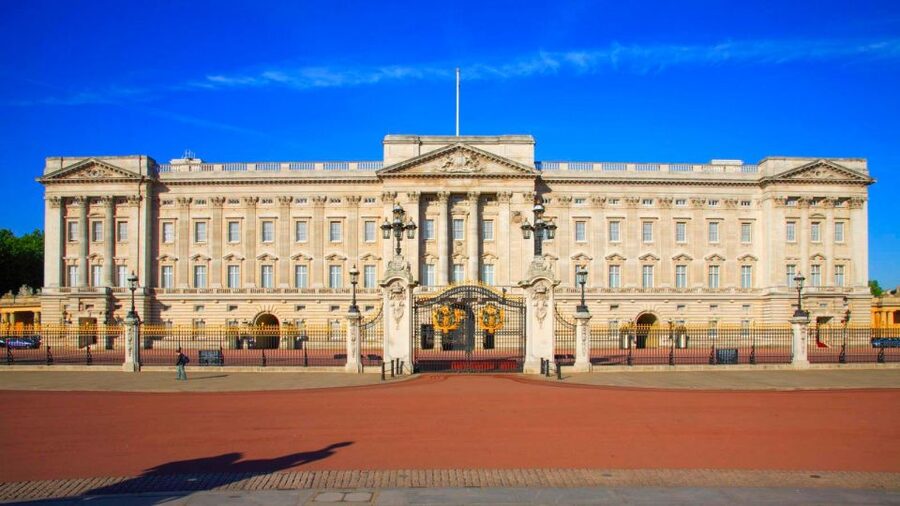 London: Buckingham Palace & Changing of the Guard Experience - Starting at Green Park and setting out on foot