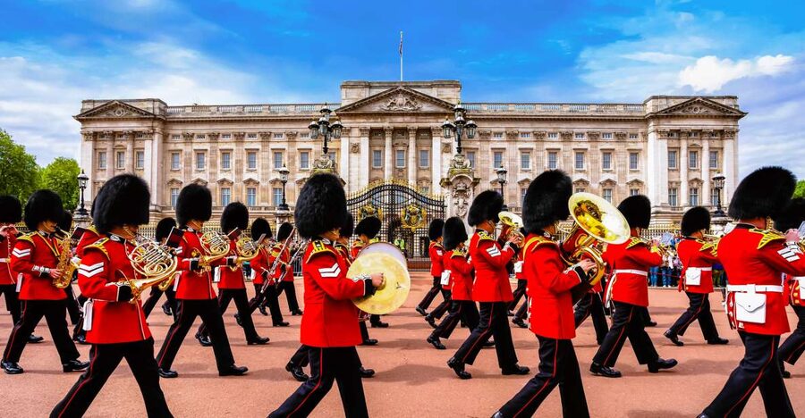 London: Buckingham Palace Entry & Changing of the Guard Tour - Who should book this royal double feature?