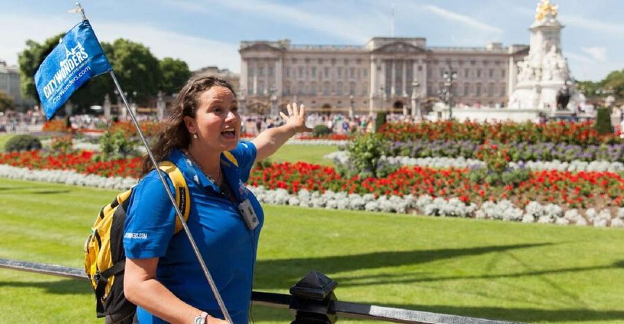 London: Buckingham Palace Entry Ticket & Royal Walking Tour - A short walk into royal London
