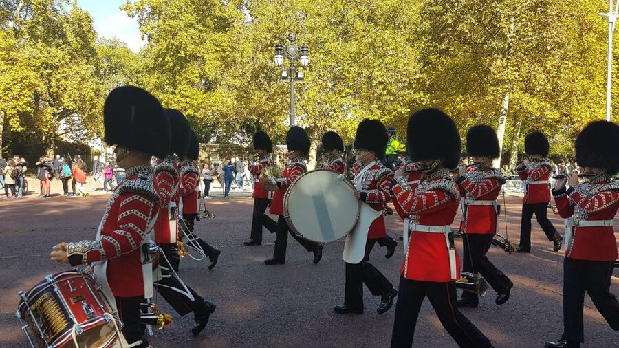 London: Buckingham Palace, Westminster Abbey & Big Ben Tour - From Green Park to the royal gates