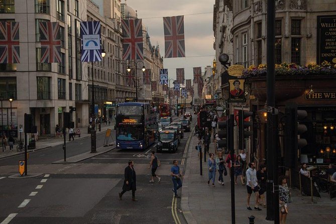 London by Night Sightseeing Open Top Bus Tour with Live Guide - The guide is the difference between a ride and a tour