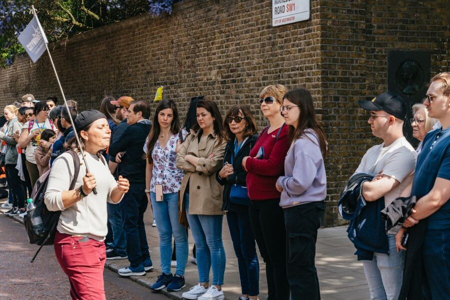 London: Changing of the Guard Tour by Buckingham Palace - Why a guide can improve the Changing of the Guard