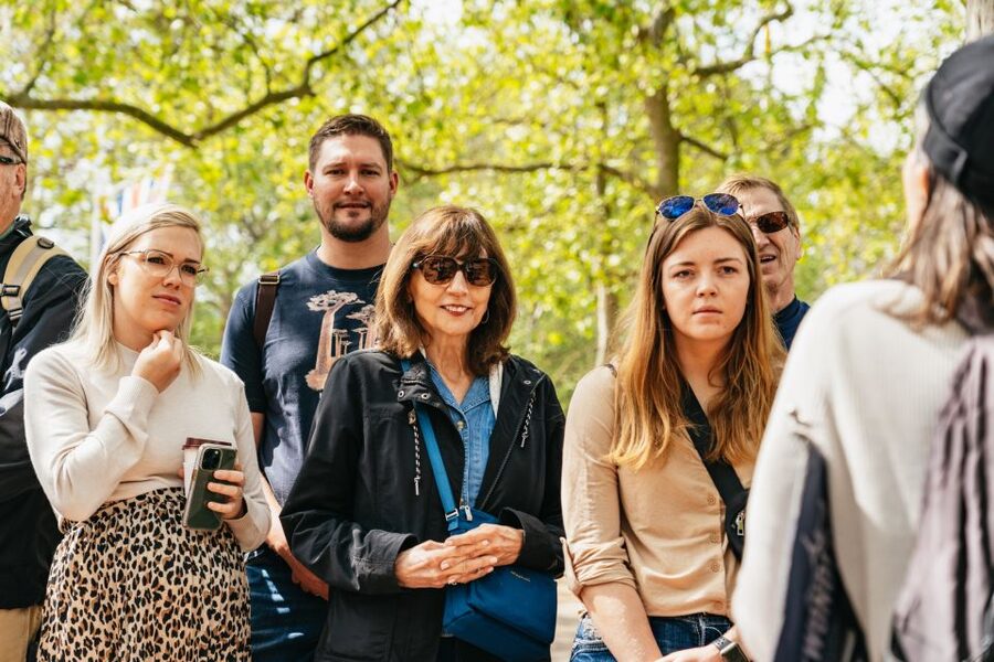 London: Changing of the Guard Tour by Buckingham Palace - Ceremony changes, weather and Sunday variations