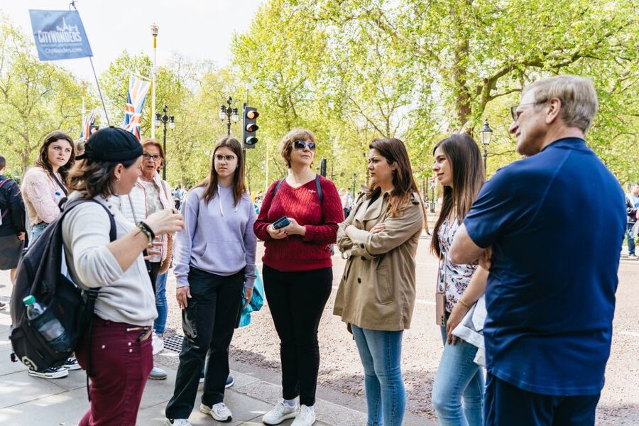 London: Changing of the Guard Tour by Buckingham Palace - What the guide adds, and what the feedback suggests