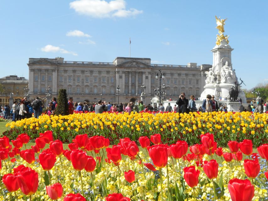 London: Changing of the Guard Walking Tour - St James’s Palace, Wellington Barracks and Clarence House