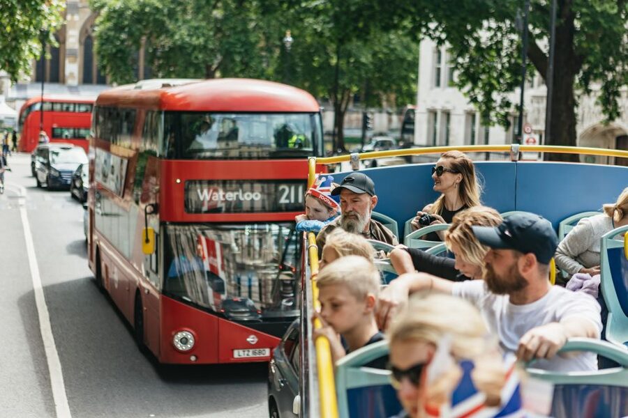 London: Children's Open Top Bus Tour - Open air, London weather and a 45-minute limit