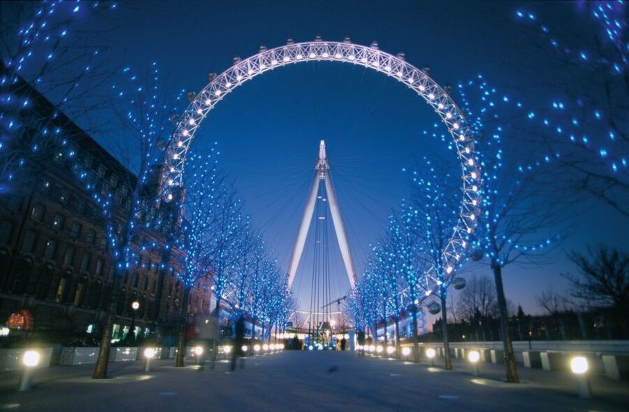 London: Christmas Lights Nighttime Bus Tour with Live Guide - Is $40.41 good value for the evening?