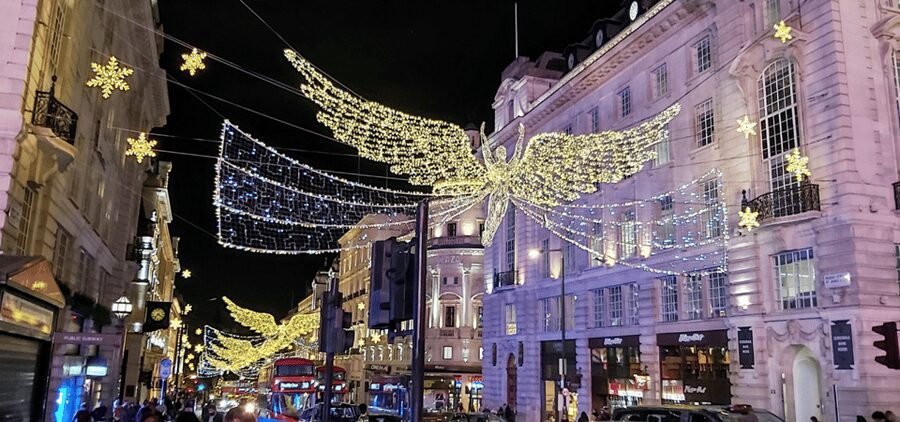 London: Christmas Lights Self Guided Walking Tour - What $9.99 buys you