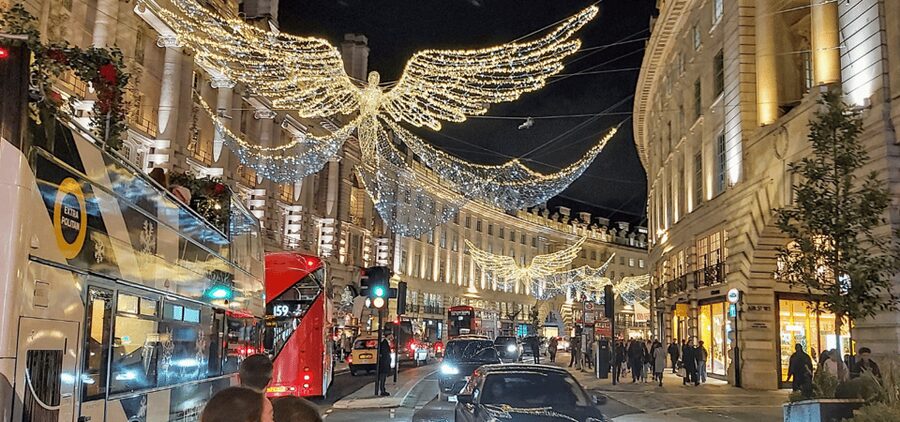 London: Christmas Lights Self Guided Walking Tour - Who should take this walk?