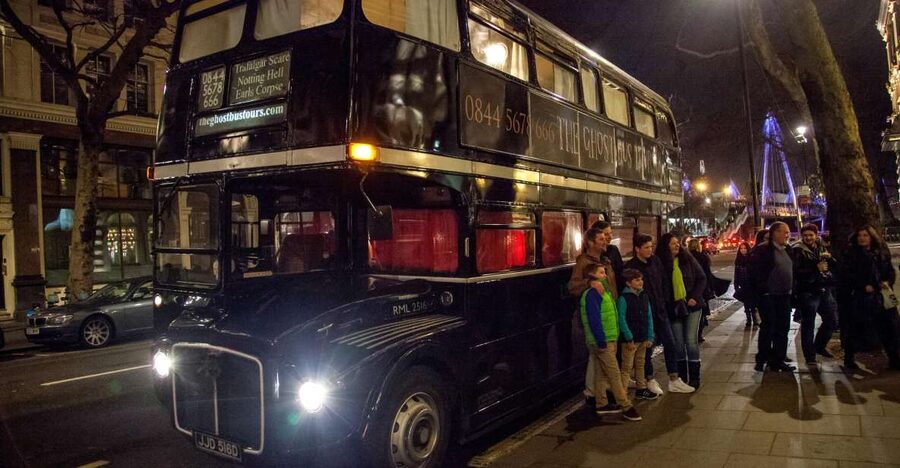 London: Comedy Horror Ghost Tour on a Bus - A vintage bus with a theatrical streak