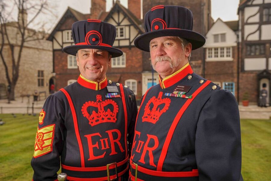 London: Crown Jewels Tour with River Cruise - Two landmarks, two very different stories
