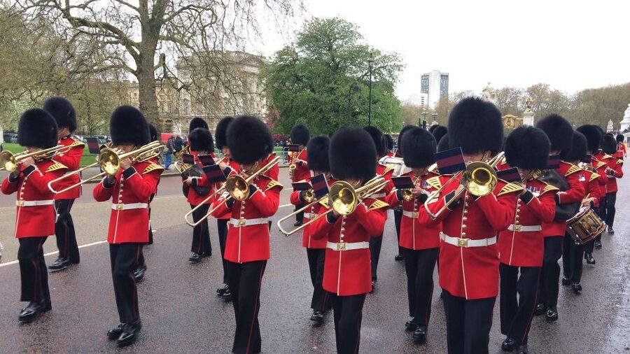 London: Customizable Walking Tour with Private Guide - Buckingham Palace and the changing of the Guards