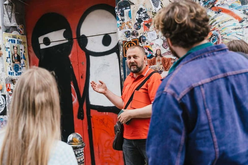 London: East End Instagrammable Street Art & Graffiti Tour - Spitalfields and Shoreditch: art with local stories