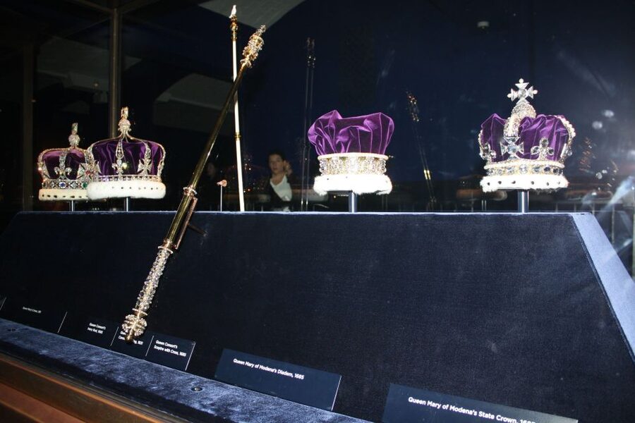 London: Easy Access Tower of London and Crown Jewels Tour - What the $120 price buys you