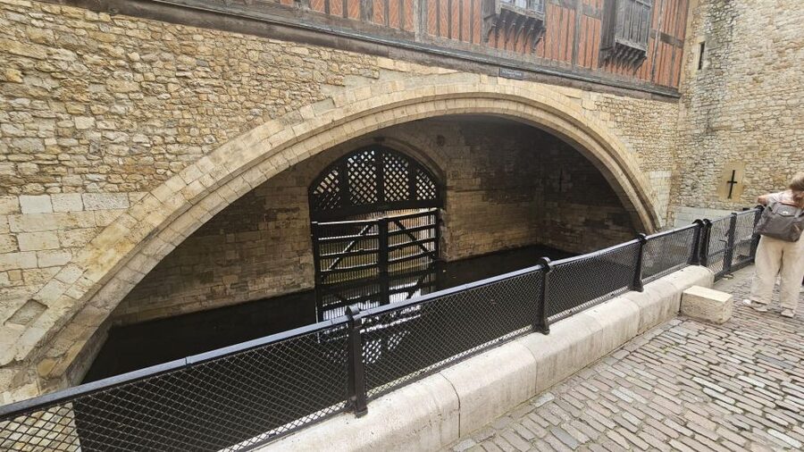 London: Easy Access Tower of London and Crown Jewels Tour - The Tower’s walls tell more than one story