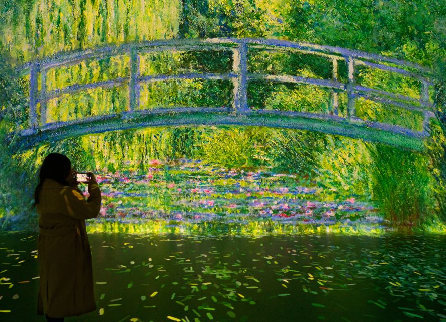 London: Entry Ticket to Frameless Immersive Art Experience - A family outing, date or rainy-day plan