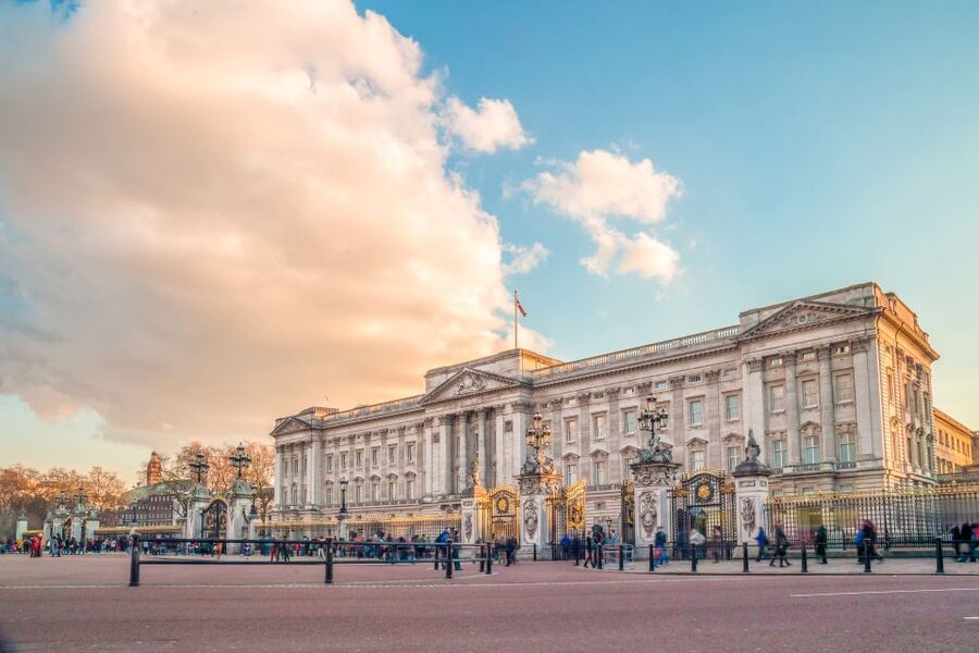 London: Full-Day Sightseeing Bus Tour with River Cruise - The Tower of London and the Beefeater walk