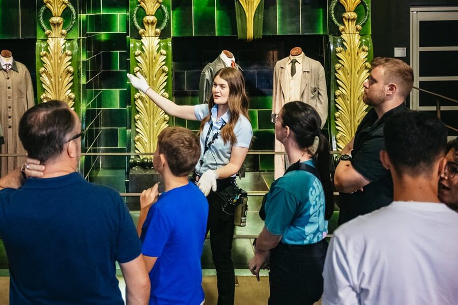 London: Fully-Guided Making of Harry Potter Tour - Diagon Alley, the Hogwarts Express and photo stops