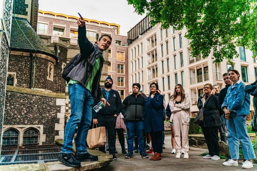 London: Ghastly Ghosts 2-Hour Walking Tour - Practical details for a smoother evening