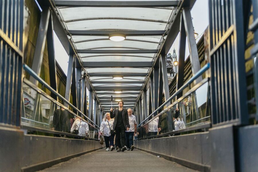 London: Ghost Walk and River Thames Boat Ride - Parliament and the London Eye after dark
