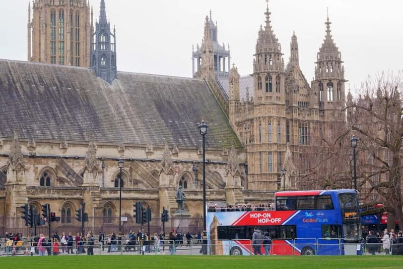 London: Golden Tours Gray Line Hop-on Hop-off Bus Tour - Commentary, comfort, and the realities of the road