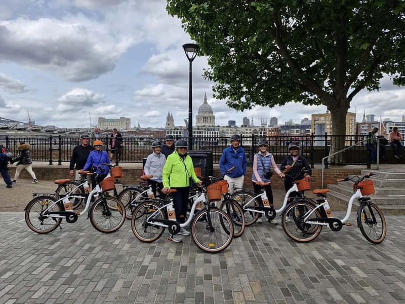 London: Guided E-bike Tour - Shakespeare’s Globe and the market pause