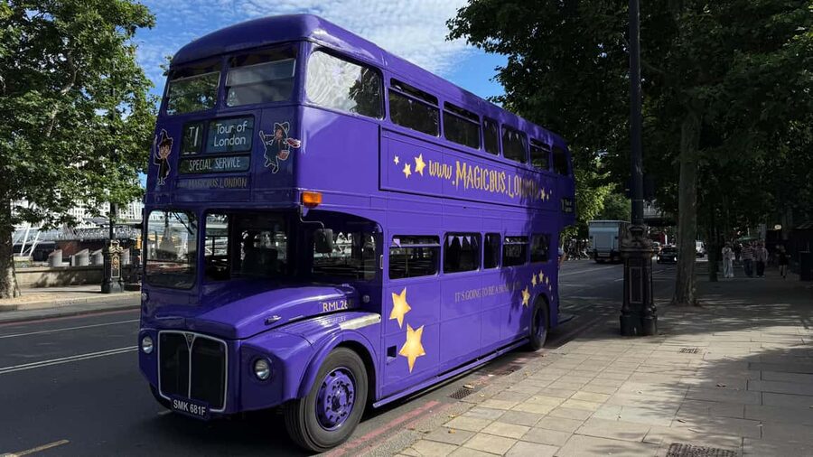 London: Guided Harry Potter Coach Tour of Locations - Leaky Cauldron and the Bank Behind Gringotts