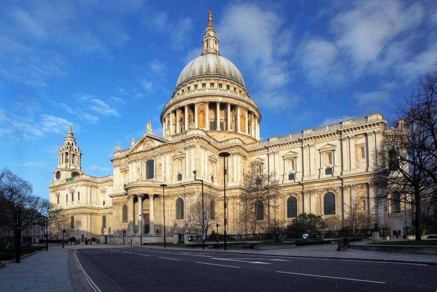 London: Guided Sightseeing Tour on a Vintage Open-Top Bus - Trafalgar Square and Piccadilly Circus to finish