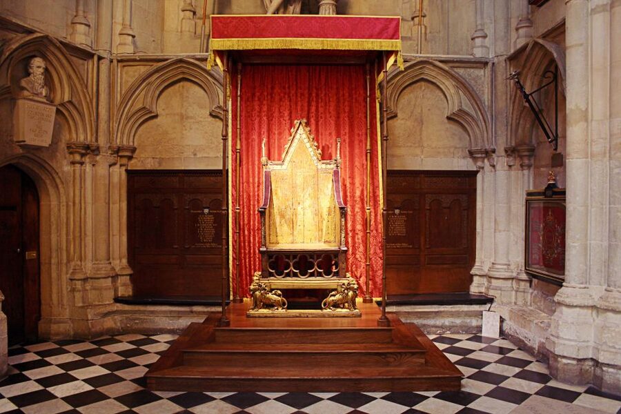 London: Guided Westminster Abbey Tour and Refreshments - From coronations to royal tombs