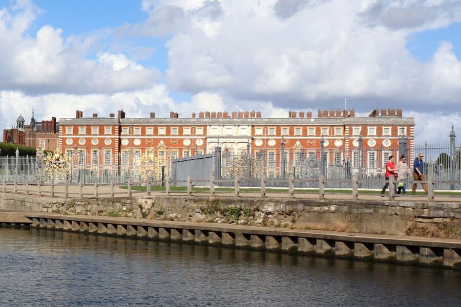 London: Hampton Court to Richmond River Thames Cruise - A quieter stretch of the Thames