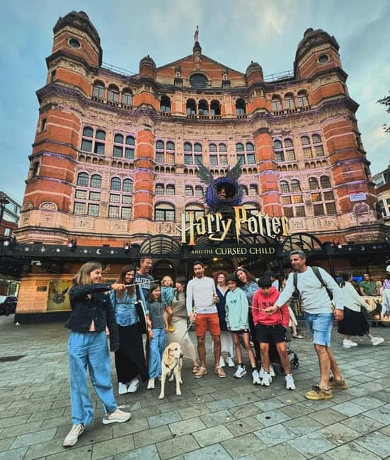 London: Harry Potter Tour in English, discover spells and secrets! - Piccadilly Circus: the wizarding world meets the West End