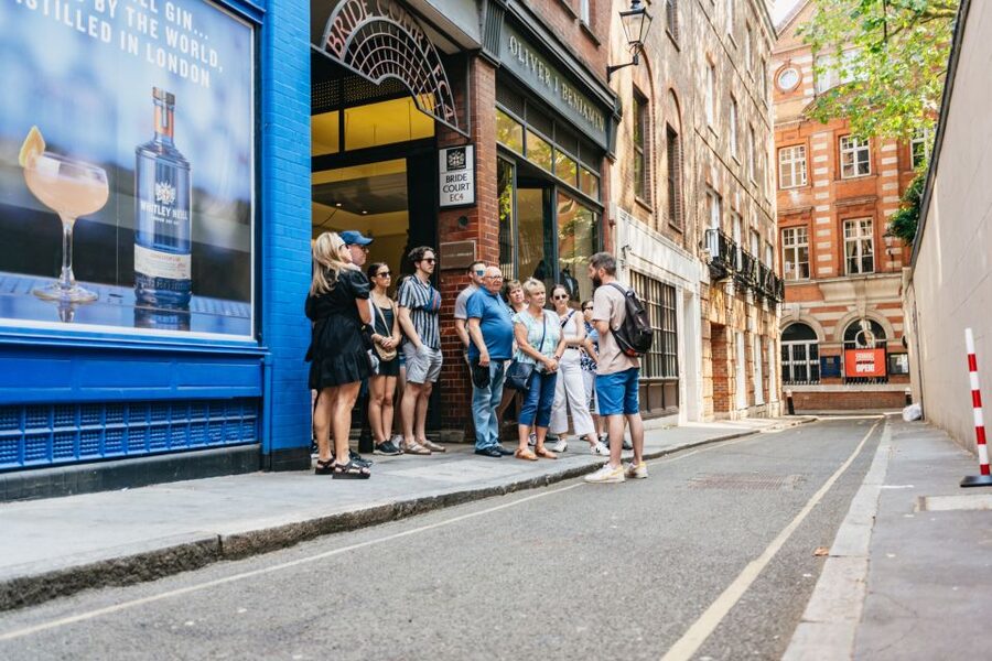 London: Historic Pubs of Central London Walking Tour - Starting near St Paul’s, then leaving the main streets