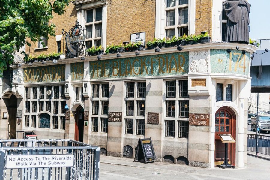 London: Historic Pubs of Central London Walking Tour - Four pubs, four angles on London life