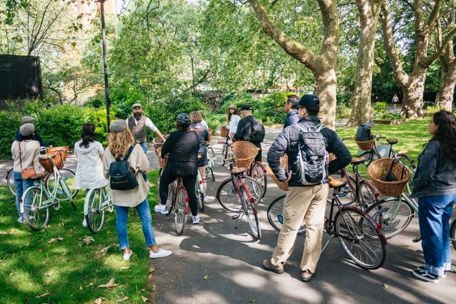 London: Landmarks & Secrets Bike Tour with Pub & Street Art - Covent Garden and a pub pause