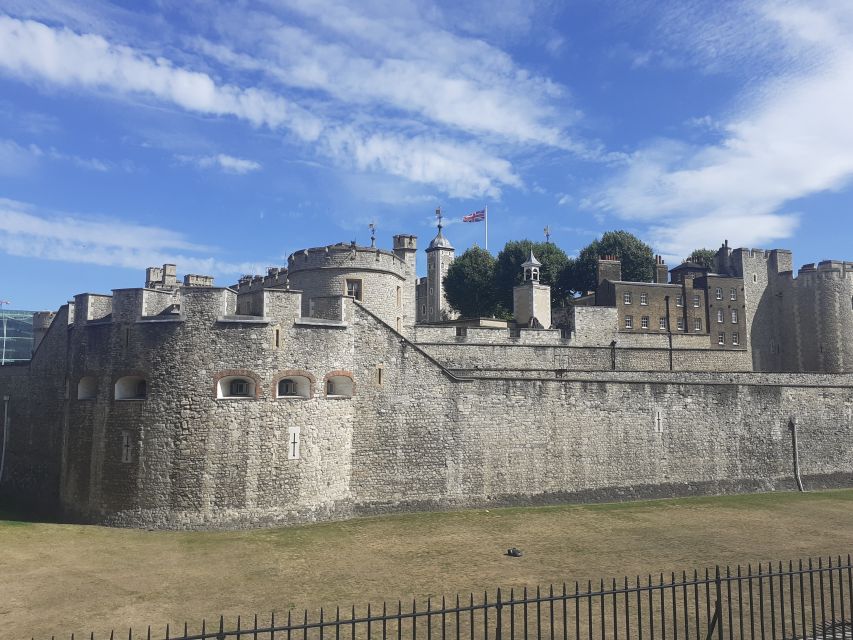 London: Medieval History Walking Tour from The Tower - St. Paul’s makes a fitting finish