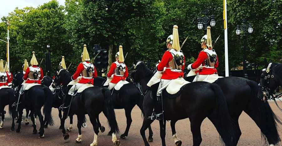 London: Palaces and Parliament Walking Tour - Starting at the Ritz and walking through the parks