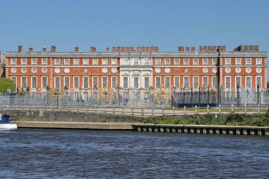 London: Richmond to Hampton Court River Thames Cruise - A river journey that doubles as transport