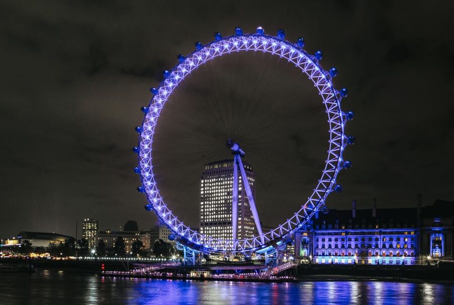 London: River Thames Dinner Cruise - From Canary Wharf to the Thames Barrier