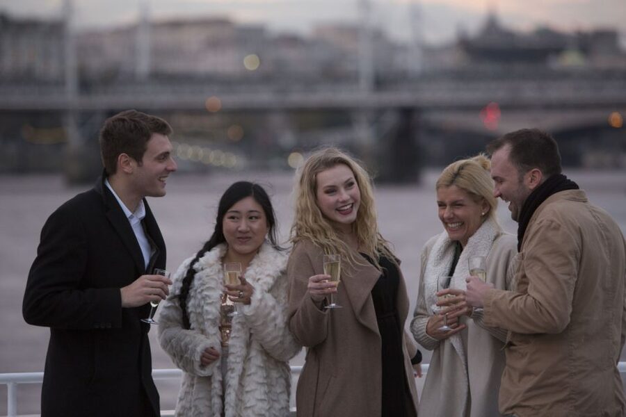London: River Thames Evening Cruise with Bubbly and Canapés - Sunset, city lights and the best seat